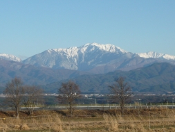 端正な山容の仙丈ケ岳