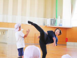 回し蹴り