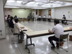 距離をとりながら協議しました