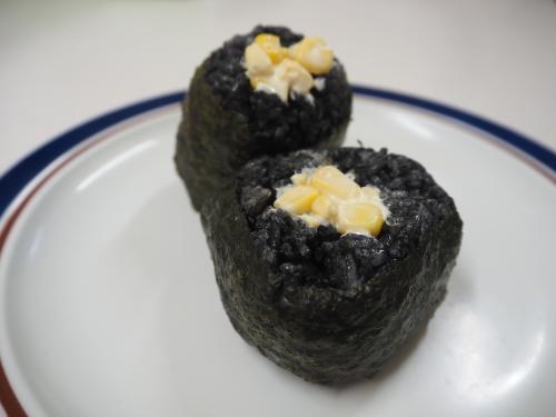 真っ黒！？ギュッと南箕輪おにぎり