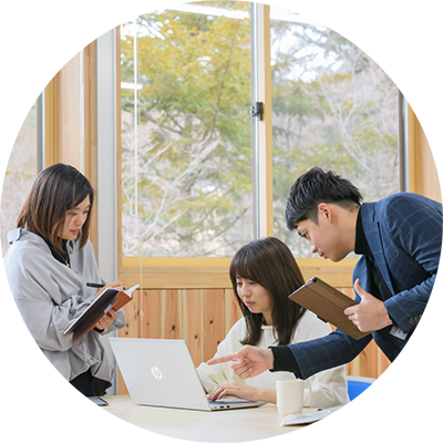 南箕輪村ワーケーション施設「森の学び舎」勤務イメージ